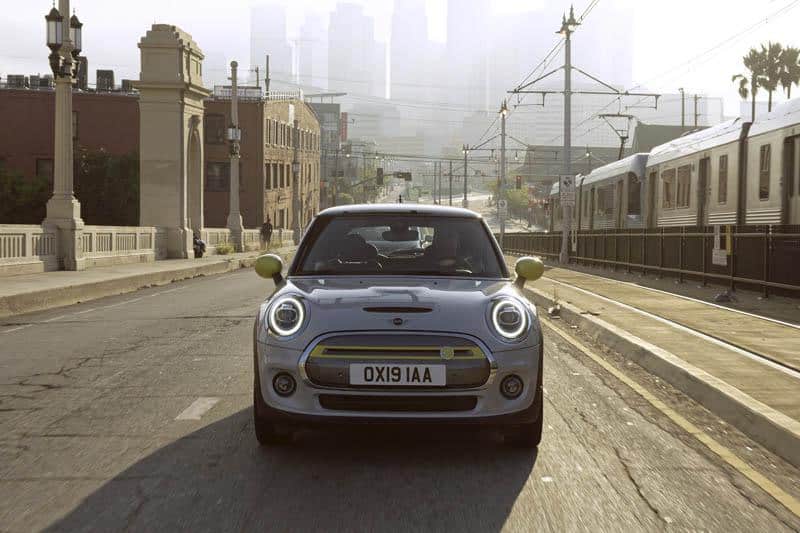 Mini-Electric-SE_movimiento-frontal-puente