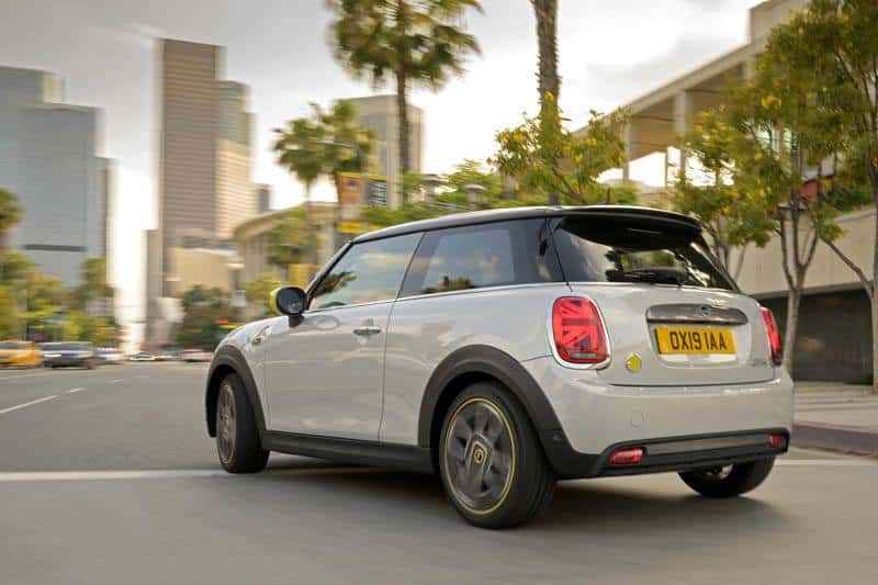 Mini-Electric-SE_trasera-lateral-calle
