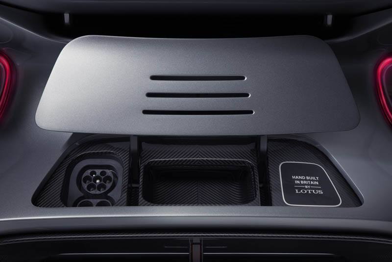 Lotus-Evija_compartimento-conector-carga