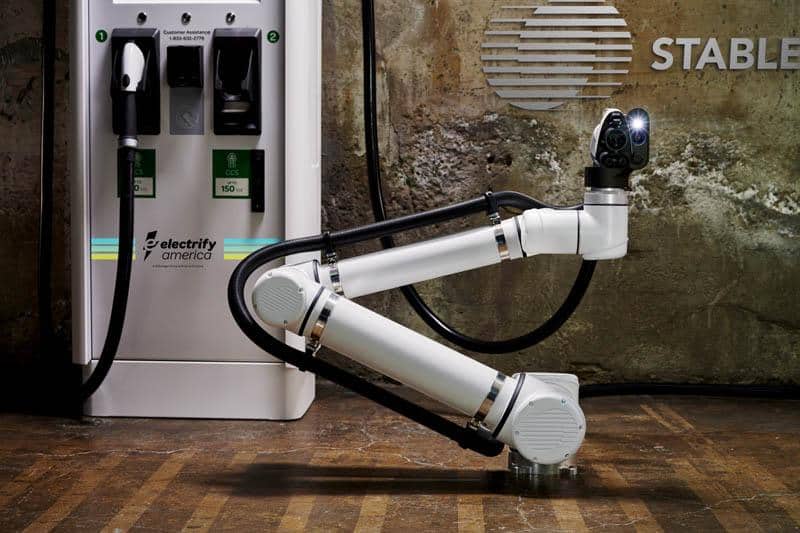 Brazo-robotico-automatizacion-carga-electrify_america-stable_auto