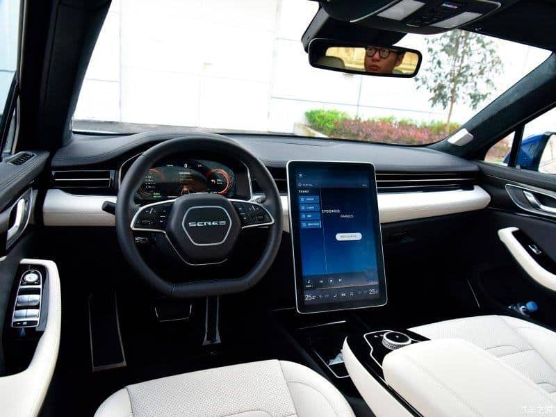 Interior del Seres SF-5 , coche eléctrico chino