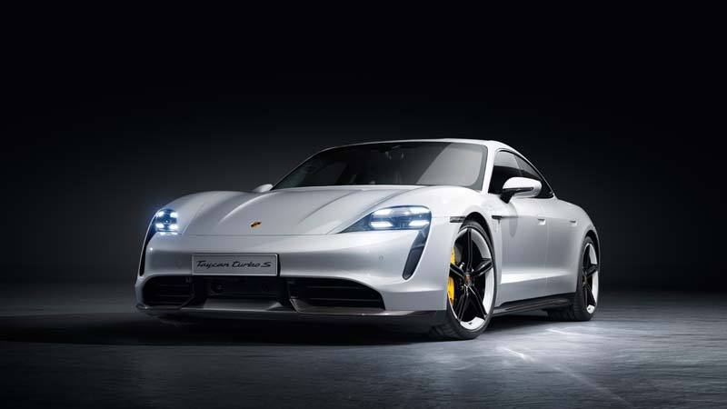 Porsche Taycan delantera