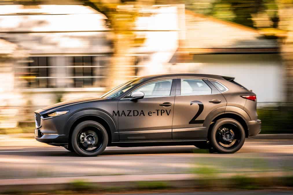 mazda-cx-3-electrico-lateral-movimiento
