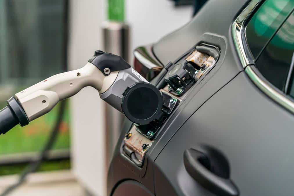 mazda-cx-3-electrico-cargando
