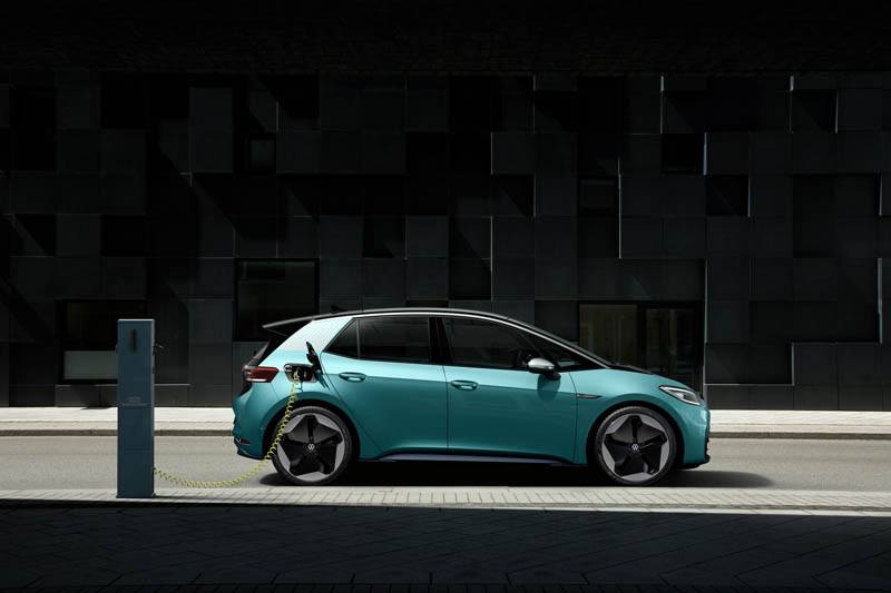 volkswagen-ID_3-lateral_cargando