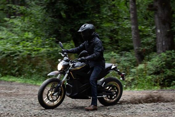 Zero-Motorcycles-DSR-2020-derrapando