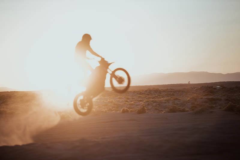 Zero-Motorcycles-FX-2020-acrobacias
