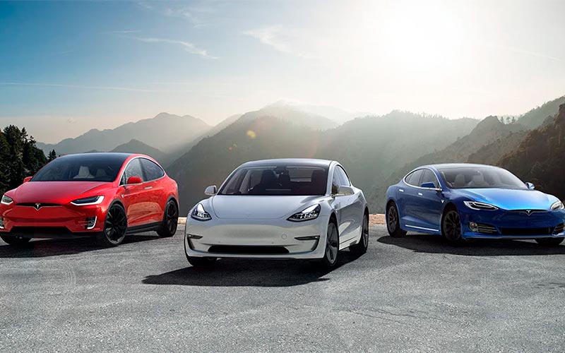 Foto donde aparece el Tesla Model 3, Tesla Model S y Tesla Model X juntos
