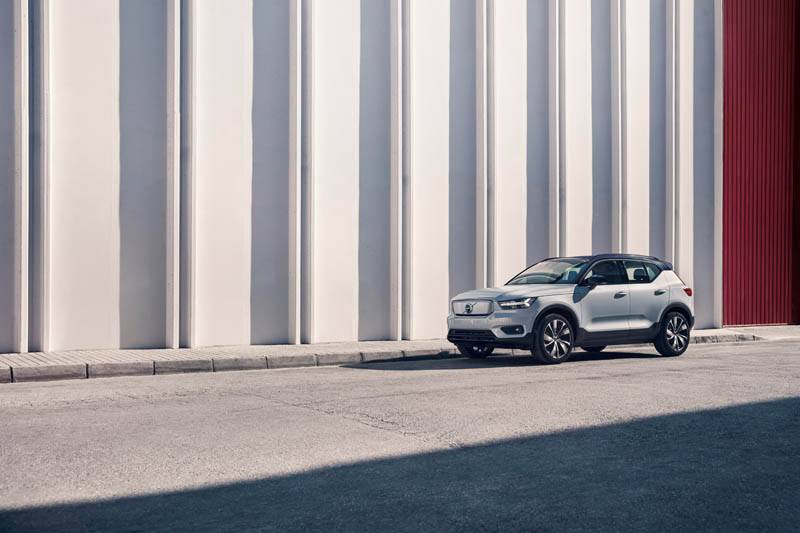 Volvo-XC40-Recharge_estacionado