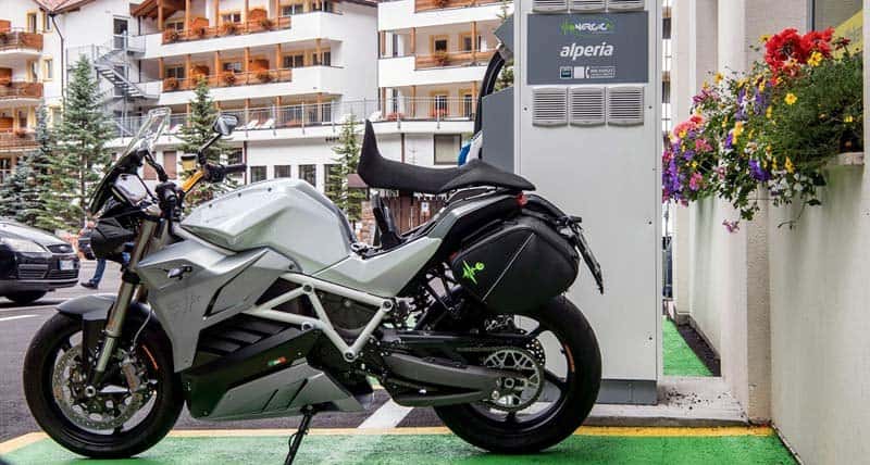 energica-cargando