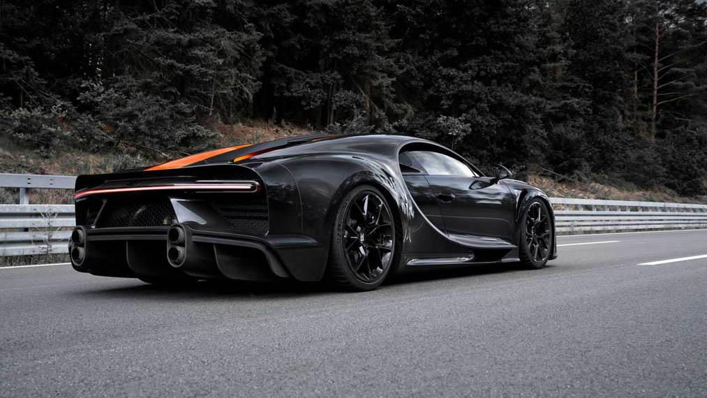 bugatti-chiron-combustion_trasera