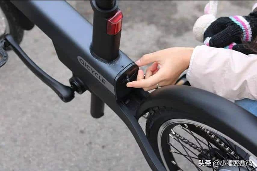 xiaomi-qicycle_bicicleta-electrica_compartimento-bateria