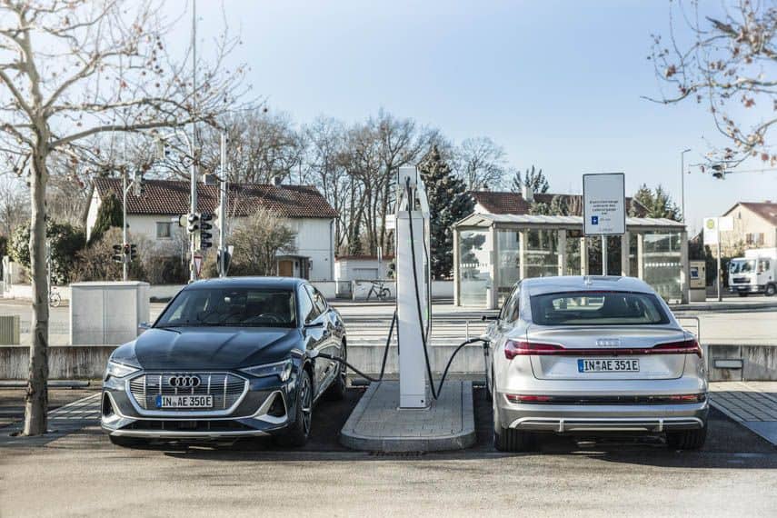 Audi_e-tron_Sportback_55_quattro_cargando-frontal