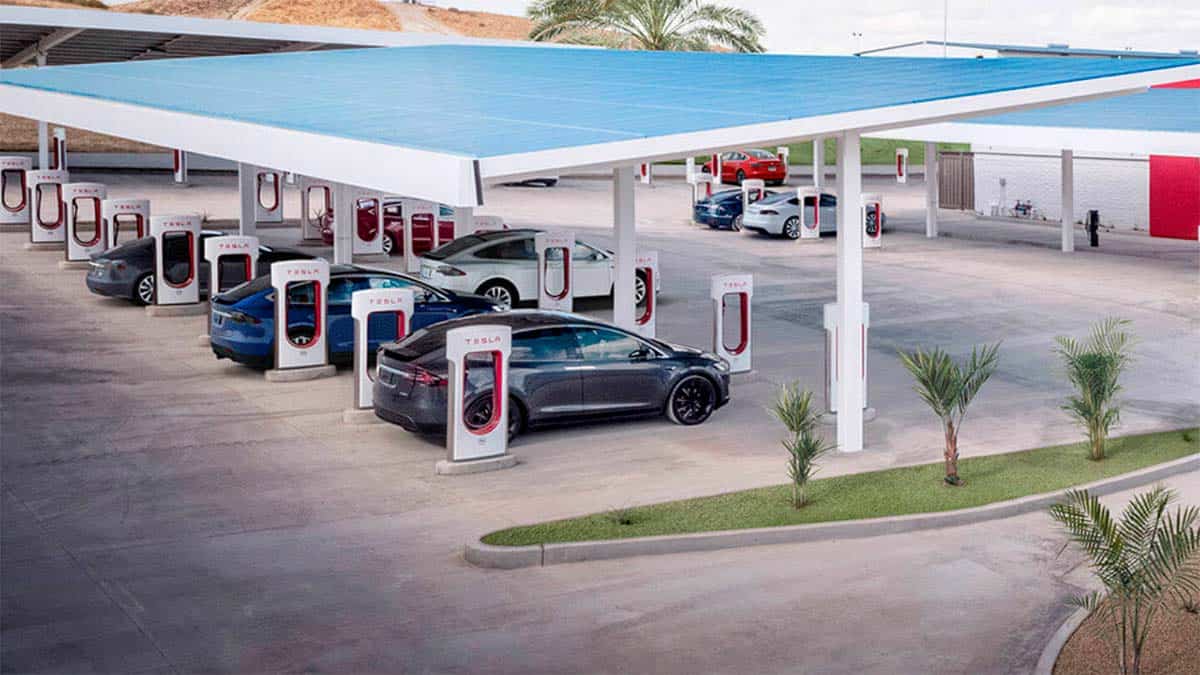 Centro de carga ultra rápida de Tesla - Superchargers V3