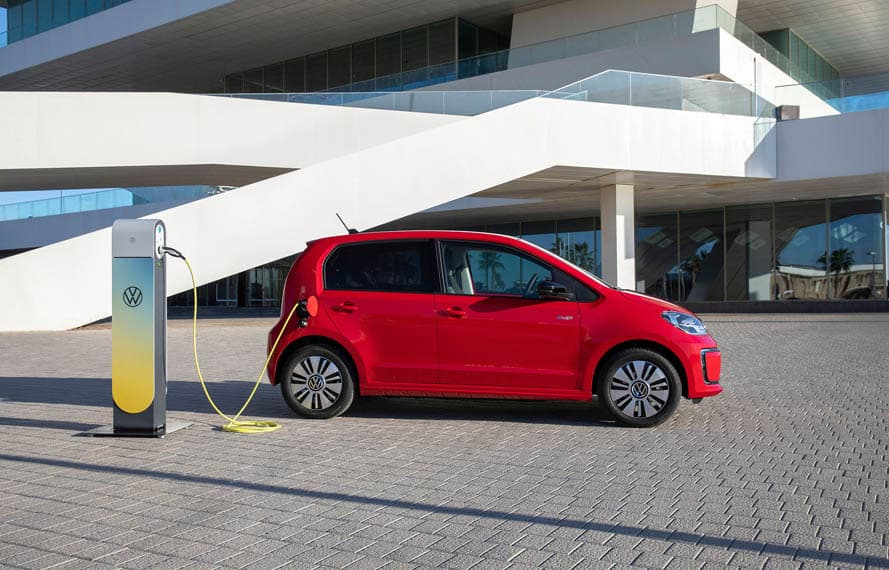 volkswagen-e-up_cargando