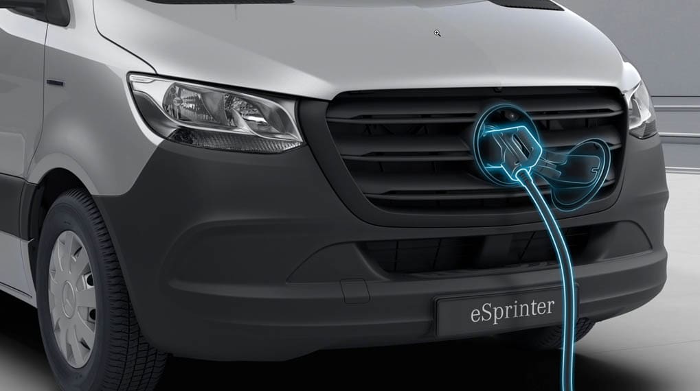 mercedes-benz_sprinter-furgoneta-electrica-cargando2