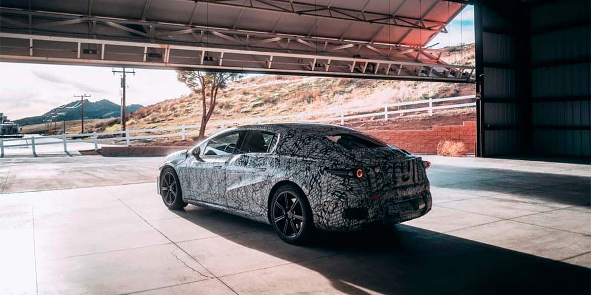Primera foto de la versión de producción del Mercedes-Benz EQS con camuflaje
