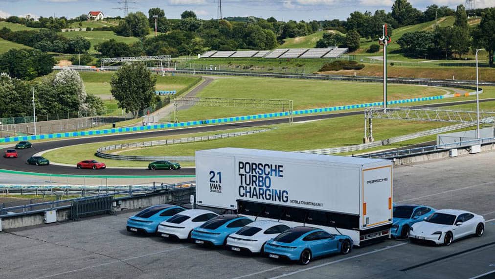 Porsche-Turbo-Charging_estacion-carga-movil