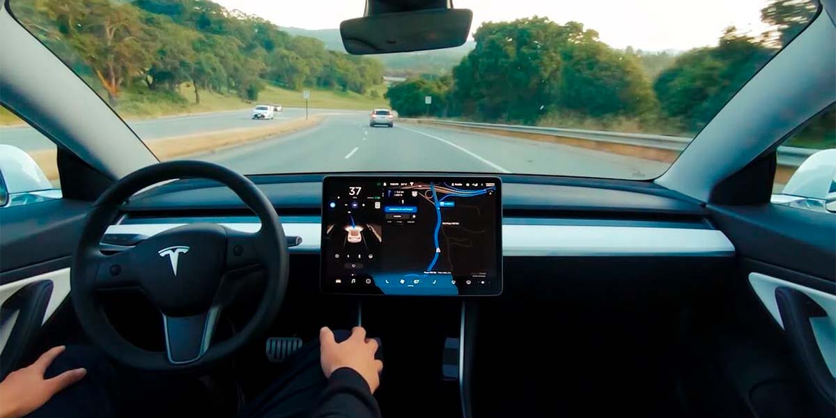 Autopilot en funcionamiento en un Tesla Model 3