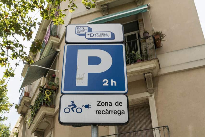 placa-informativa-punto-recarga-publico-vehiculos-electricos-Barcelona