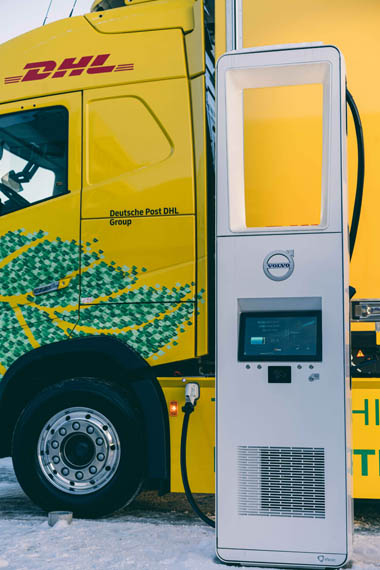 camion-electrico-Volvo-operado-DHL-Freight_punto-carga