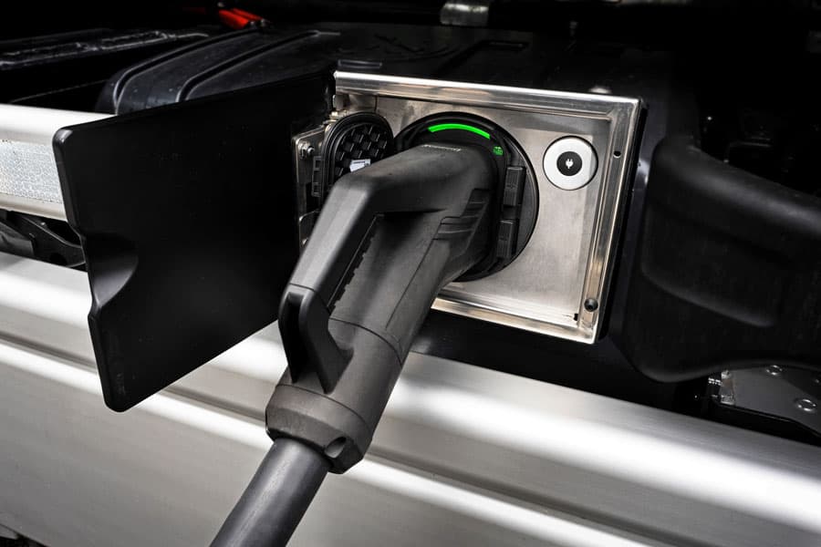 conector-carga-camiones-electricos-Mercedes-Benz-Trucks
