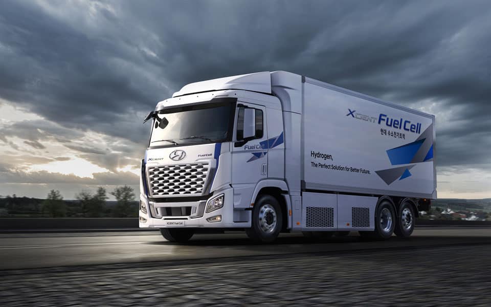 Camion-pila-combustible-hidrogeno_Hyundai-XCIENT-Fuel-Cell_2021-.carretera
