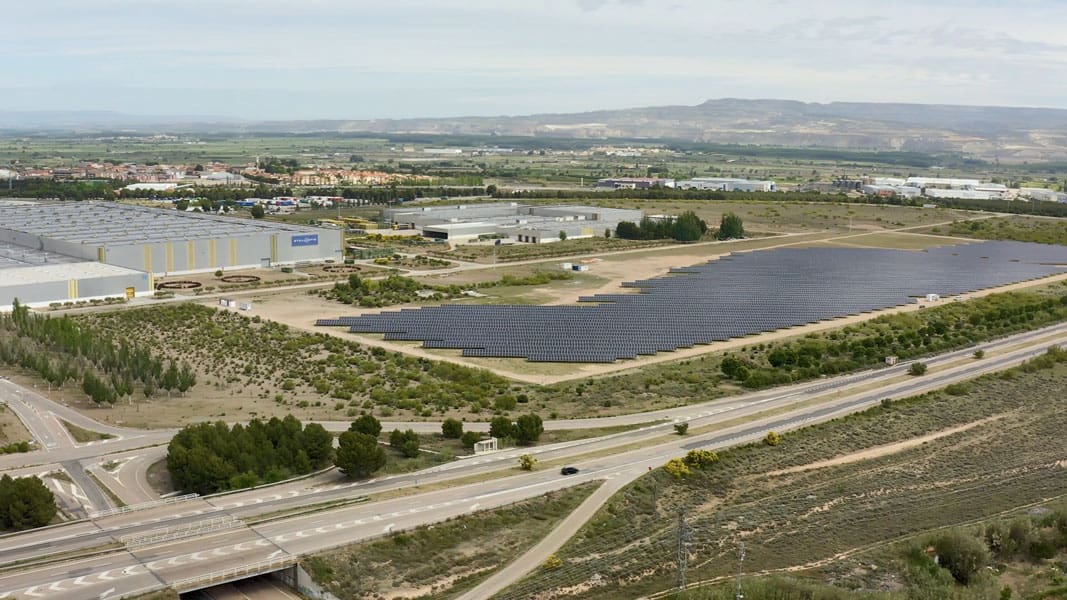 Proyecto-fotovoltaico-autoconsumo-planta-Zaragoza-Stellantis_vista-pajaro