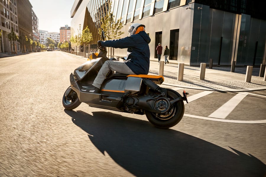 BMW-CE-04_curva-trasera