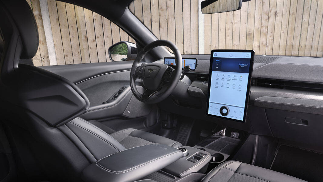 Ford_Mustang-Mach-E-GT_interior