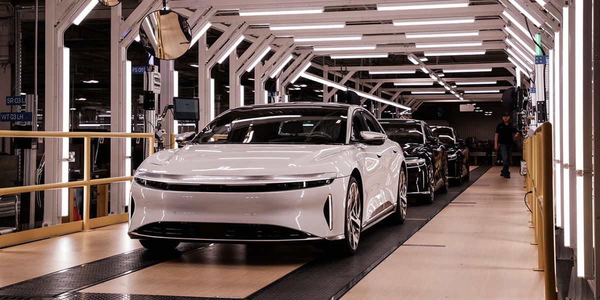 Primeros-vehiculos-Lucid-Air-clientes-fabricados