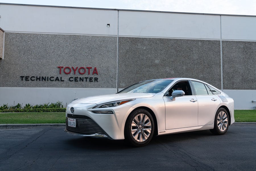 Toyota-Mirai-nuevo-Record-Guinness-autonomia_coche