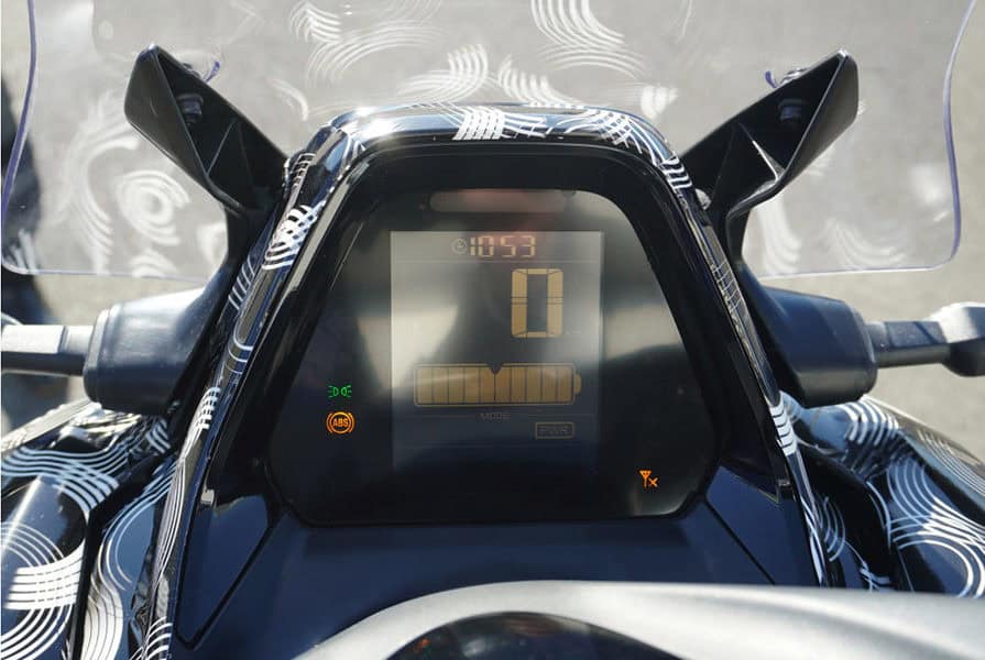 Yamaha-E01-produccion-camuflaje_pantalla