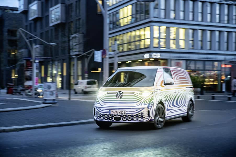 Volkswagen-ID-Buzz_camuflaje-lateral-noche