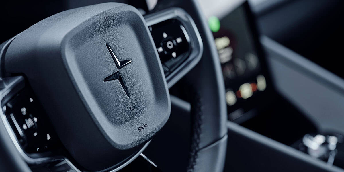 Polestar-2_interior-volante