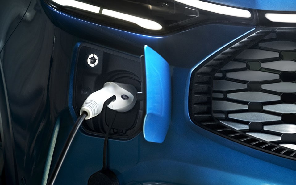 Nueva-Ford-E-Transit-Custom-electrica_cargando