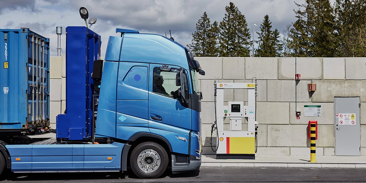 Volvo-camion-pila-combustible-hidrogeno_repostaje