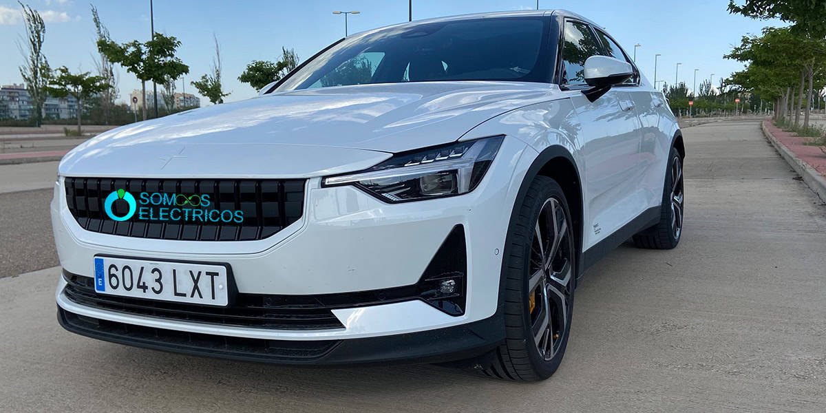 Polestar-2_Long-Range-Dual-Motor-Performance_trasera-cargando
