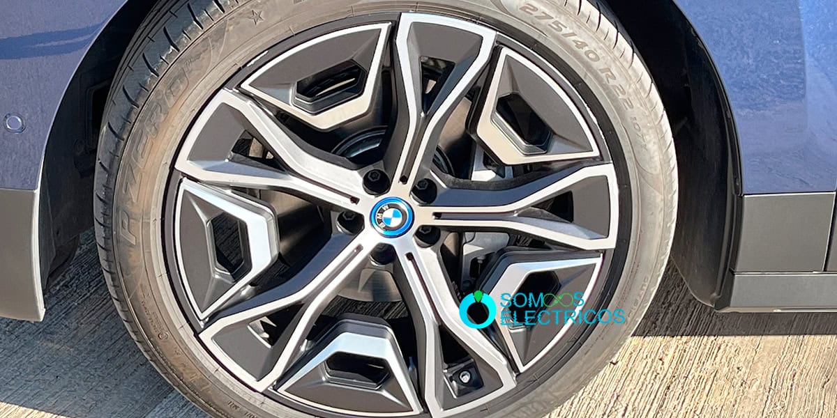 BMW-iX_llantas-Somos-Electricos