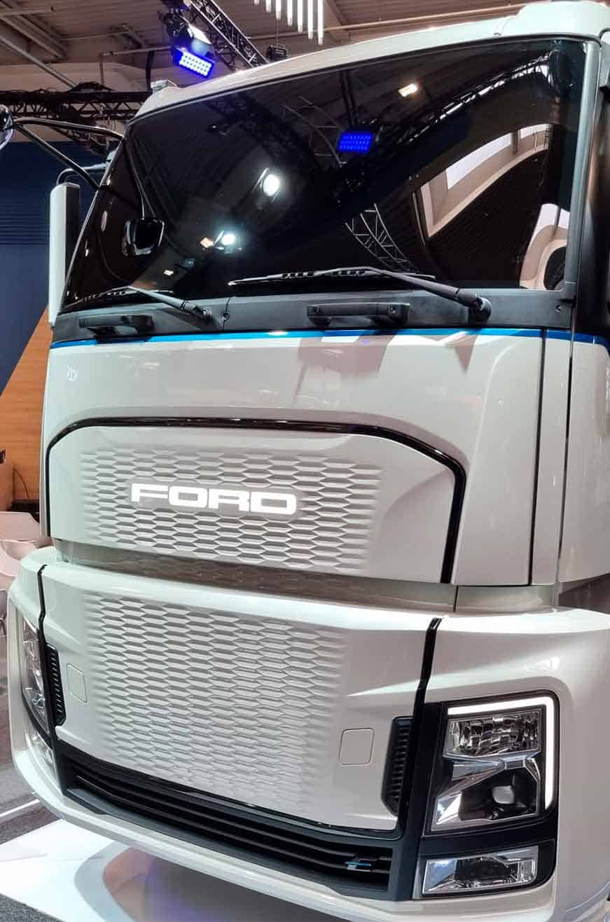 Camion-electrico-Ford-Trucks_frontal
