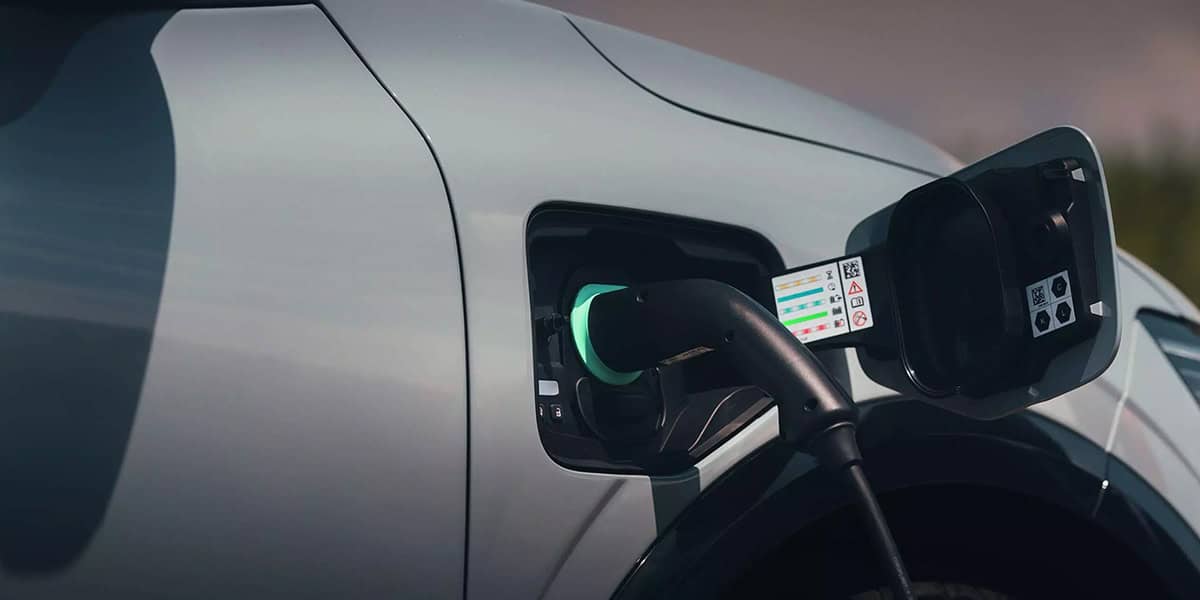 Renault-Megane-E-Tech_prueba-Somos-Electricos_cargando