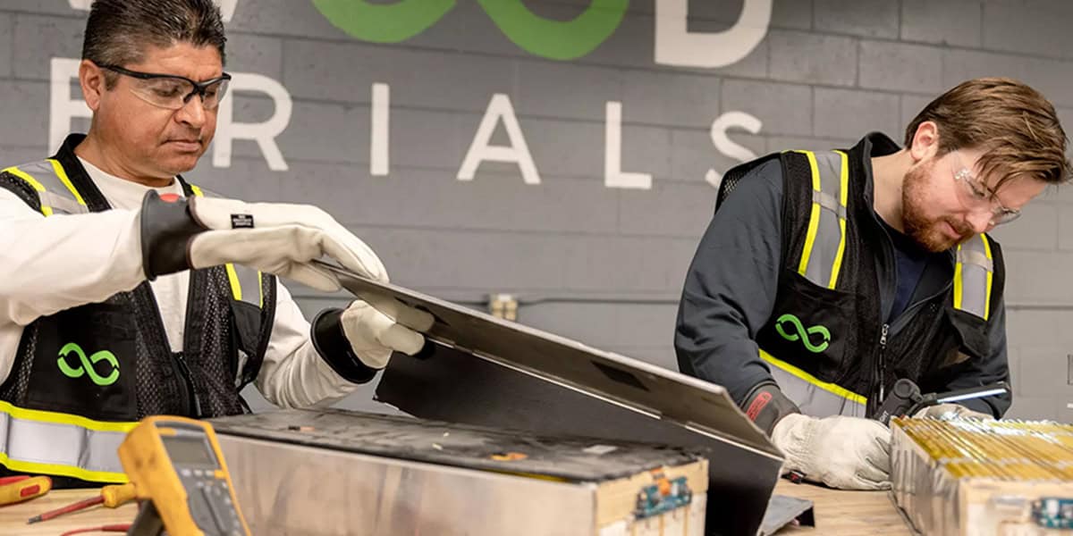 Reciclaje-baterias-Redwood_trabajadores