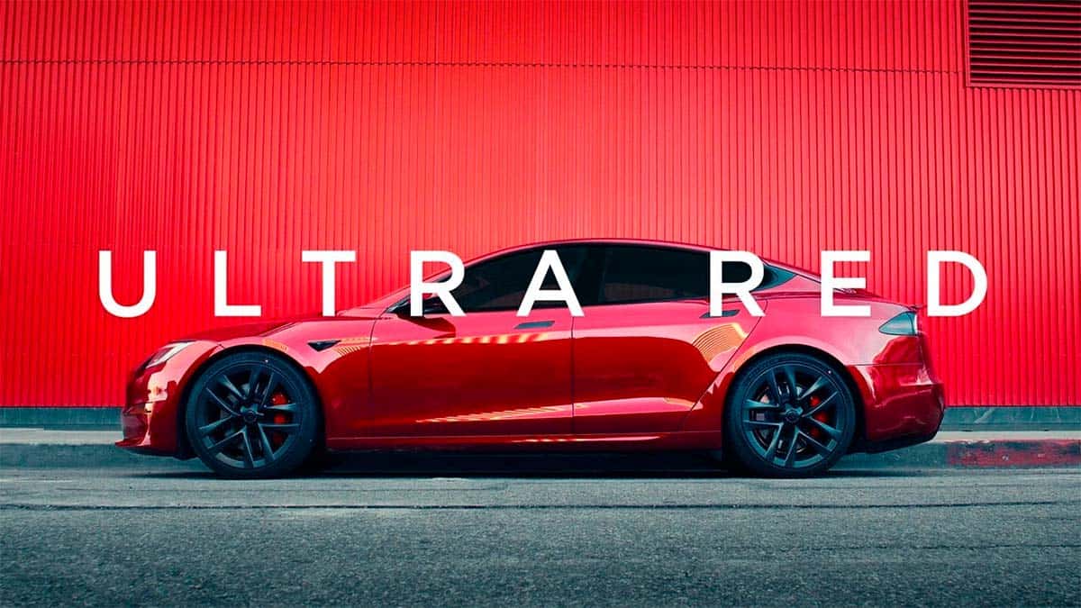 Color Ultra Red en un Tesla Model S Plaid