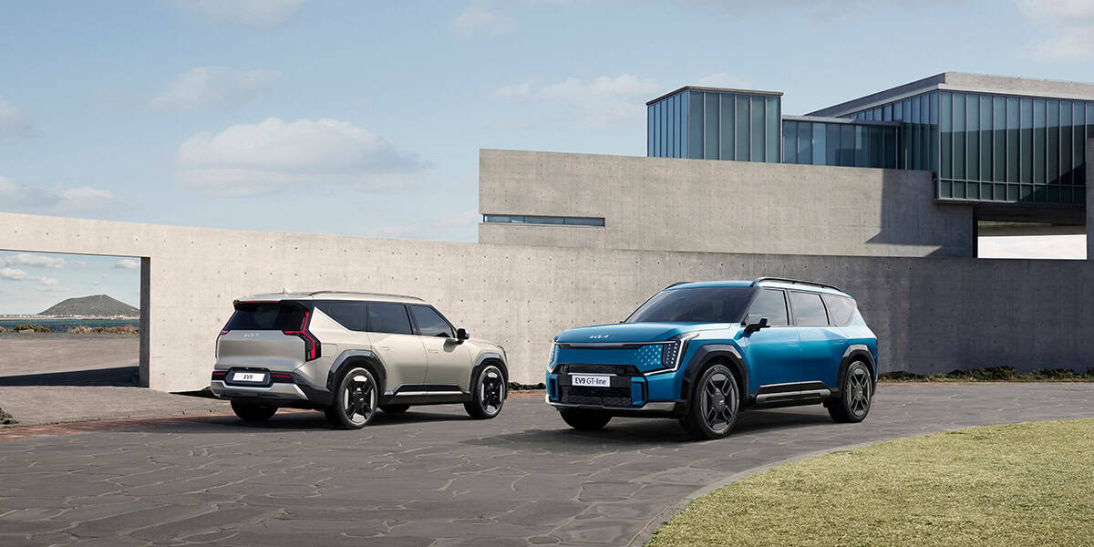 KIA-EV9_delantera-trasera-color-azul-blanco