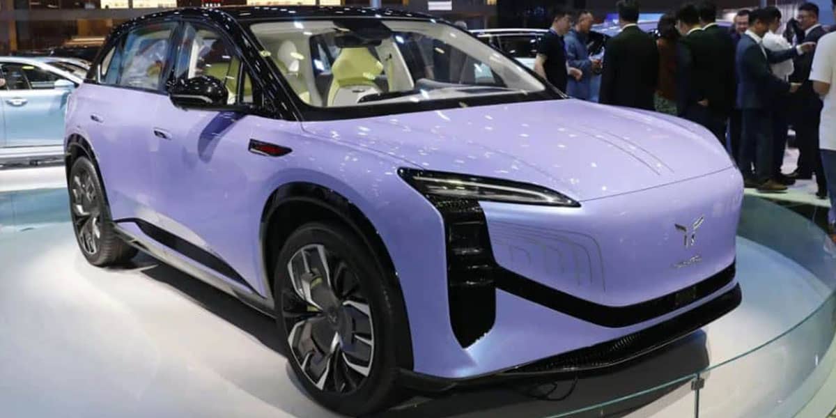 Hongqi-E202_color-morado-Auto-Shanghai-2023