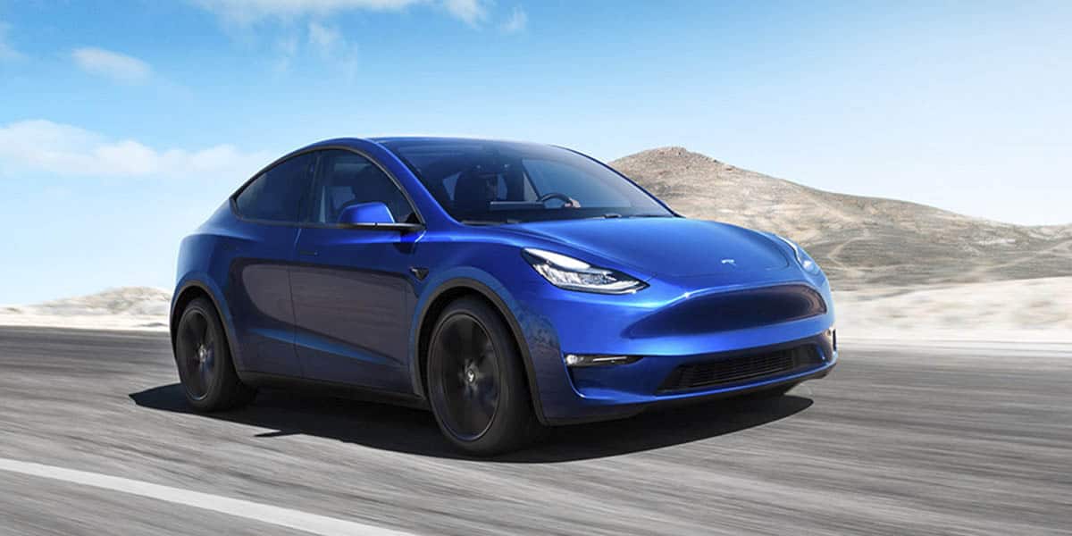 tesla-model-y-azul-carretera