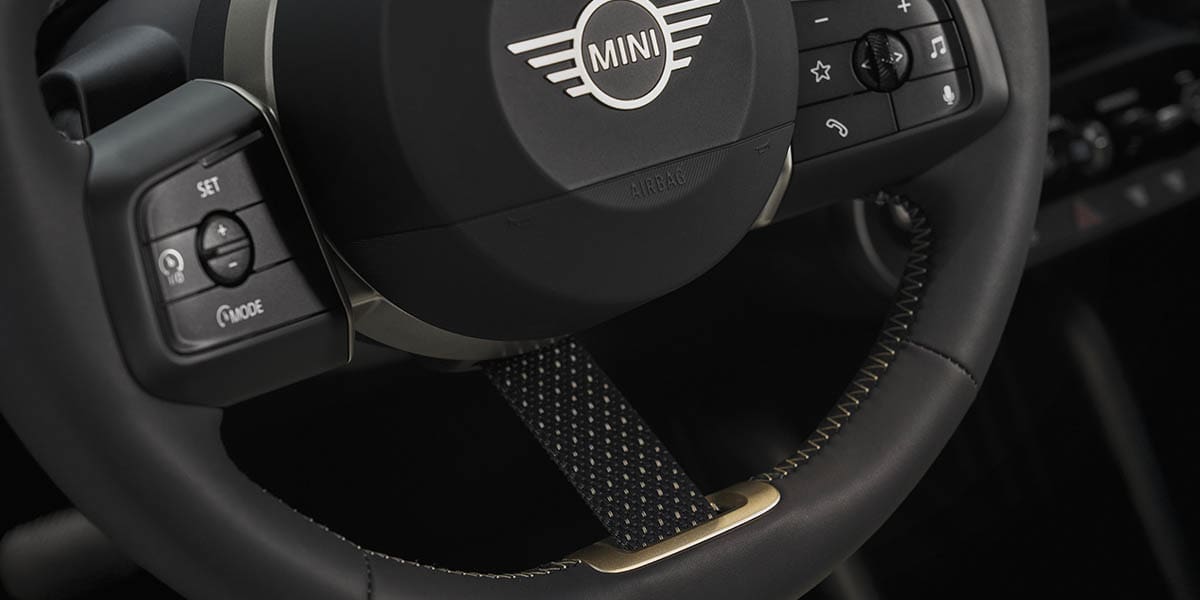 Nuevo-MINI-Cooper-SE-2023_volante