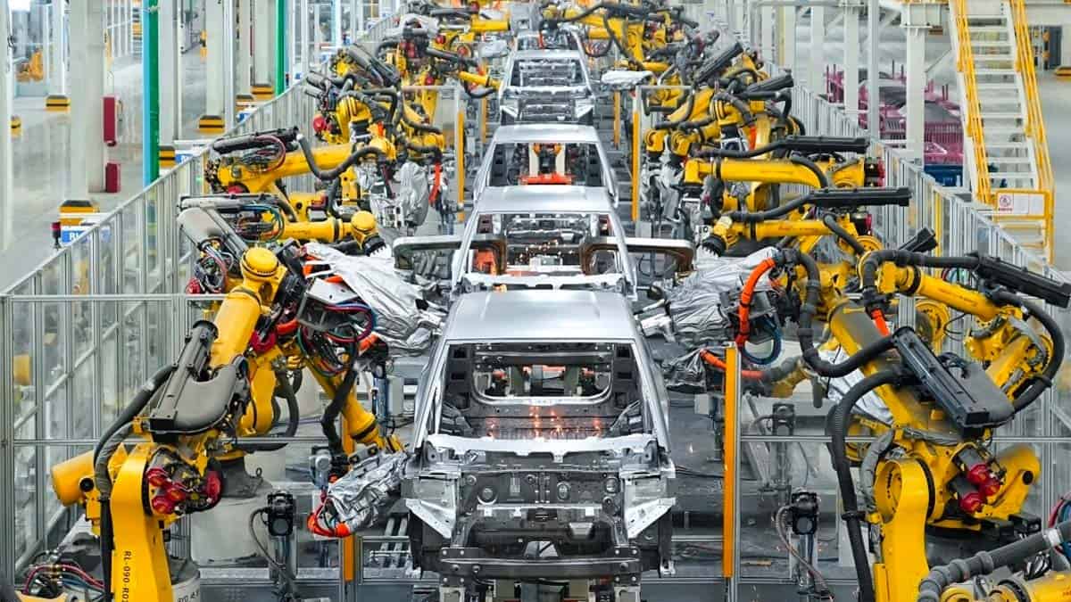 Interior de una fábrica de BYD en China
