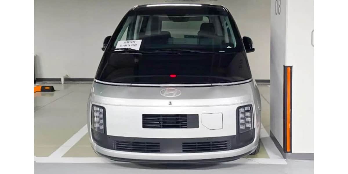 Hyundai-Staria-EV_cazada-frontal