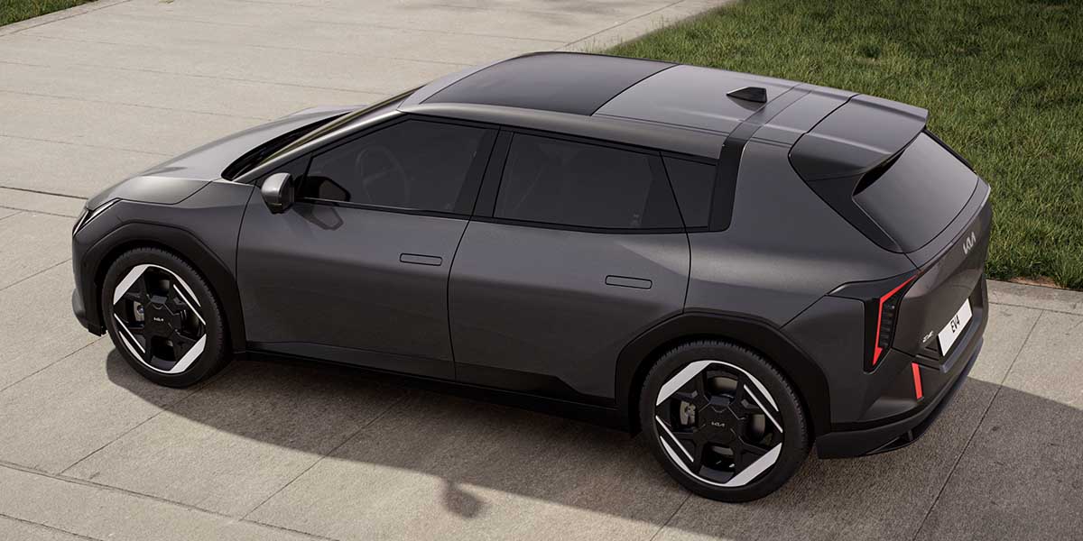 KIA-EV4-hatchback_lateral-arriba